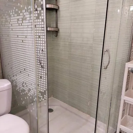 Doris' 1 Bedroom Διαμέρισμα *